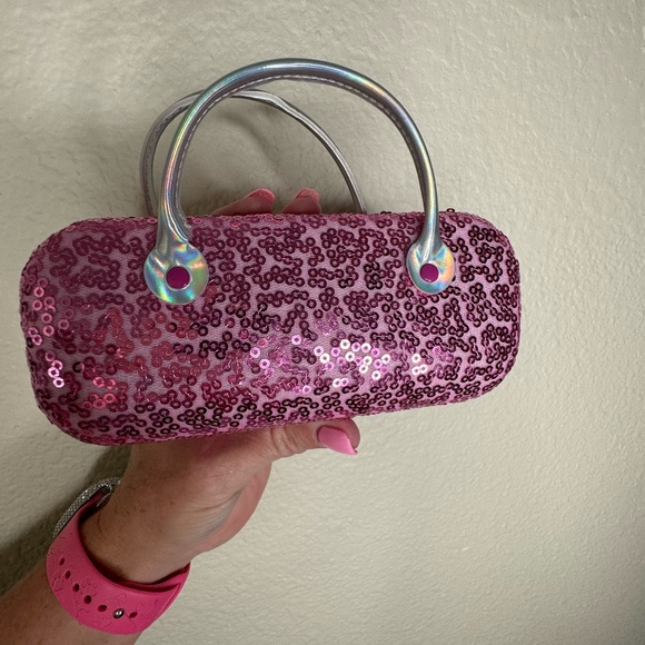 Barbie Girls Cat Eye Sunglasses and Handled Hard Case Set. Brand new with tag - Picture 3 of 5